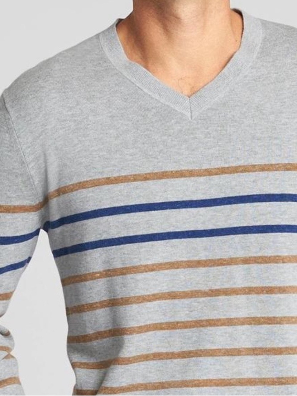 GAP Gray Striped Men's Sweater. Size M. V- Neck.